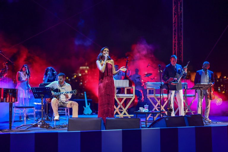 Denizbank Tersane Istanbul Rowing Cup 2026�da Bergüzar Korel�den Nostalji Dolu Müzik Ziyafeti